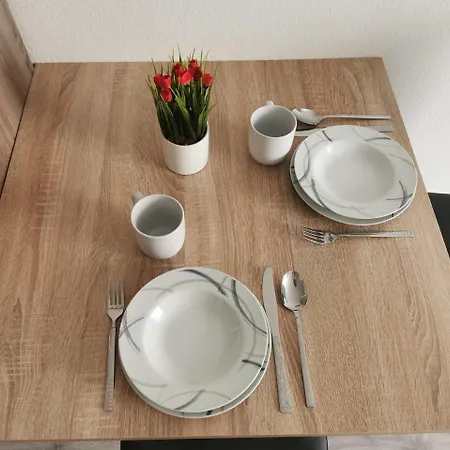 2-zimmer Mit Balkon In Apartment *