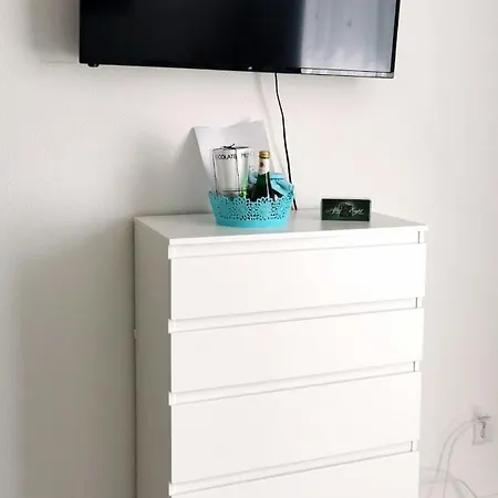 2-zimmer Mit Balkon In Apartment